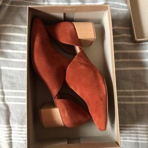 D’Orsay Booties in Suede [spiced cider] Size 9